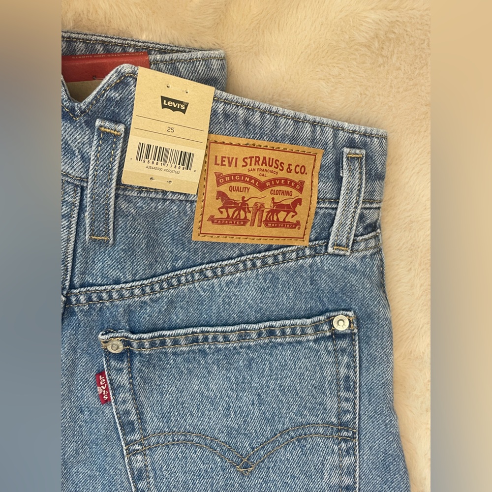 LEVIS HIGH WAISTED MOM SHORTS | High Rise, Relaxed Through The Hip | Size 25